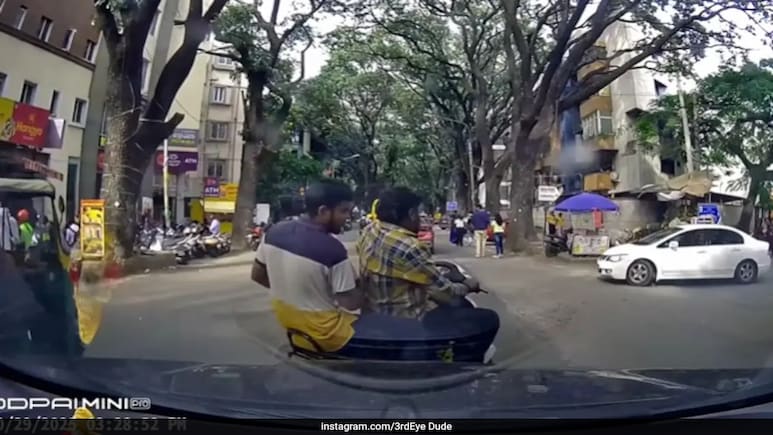 Careless Biker On Phone Narrowly Escapes Crash In Bengaluru, Sparks Outrage Online Careless Biker On Phone Narrowly Escapes Crash In Bengaluru, Sparks Outrage Online