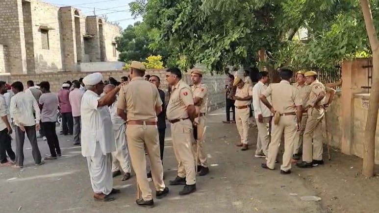 बाड़मेर: घर में घुस आया गांव का लड़का, घरवालों ने देखा... नाबालिग लड़की ने की आत्महत्या बाड़मेर: घर में घुस आया गांव का लड़का, घरवालों ने देखा... नाबालिग लड़की ने की आत्महत्या