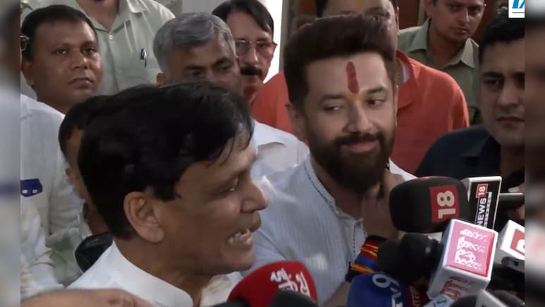 चेहरे की मुस्कुराहट ही बता रही... नाराज चिराग को कैमरे पर लाए नित्यानंद राय,  NDA में ऑल गुड का साइन