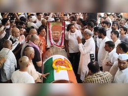 Rajasthan: दिवंगत कांग्रेस नेता रामेश्वर डूडी को आखिरी सलाम, अंतिम यात्रा में शामिल होने पहुंचे गहलोत- डोटासरा  Rajasthan: दिवंगत कांग्रेस नेता रामेश्वर डूडी को आखिरी सलाम, अंतिम यात्रा में शामिल होने पहुंचे गहलोत- डोटासरा