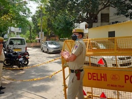 नंदू गैंग पर दिल्ली पुलिस की सबसे बड़ी चोट, बड़े लॉजिस्टिक सप्लायर को किया गिरफ्तार नंदू गैंग पर दिल्ली पुलिस की सबसे बड़ी चोट, बड़े लॉजिस्टिक सप्लायर को किया गिरफ्तार