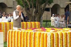 PM Modi Offers Tribute To Mahatma Gandhi At Rajghat PM Modi Offers Tribute To Mahatma Gandhi At Rajghat