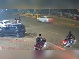मेरठ में हाई स्पीड कार का कहर, डिलवरी बॉय को मारी टक्कर, फिर घसीटते ले गई... VIDEO मेरठ में हाई स्पीड कार का कहर, डिलवरी बॉय को मारी टक्कर, फिर घसीटते ले गई... VIDEO