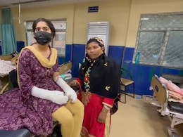 दिल्ली में DU की छात्रा बनी एसिड अटैक का शिकार... कॉलेज जाते समय हुई दिल दहलाने वाली घटना   दिल्ली में DU की छात्रा बनी एसिड अटैक का शिकार... कॉलेज जाते समय हुई दिल दहलाने वाली घटना