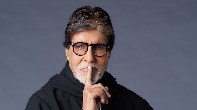 छोटी दीवाली की सुबह साढ़े चार बजे अमिताभ बच्चन ने किया अजीब पोस्ट, फोटो शेयर कर लिखा- मोजे के ऊपर iPhone छोटी दीवाली की सुबह साढ़े चार बजे अमिताभ बच्चन ने किया अजीब पोस्ट, फोटो शेयर कर लिखा- मोजे के ऊपर iPhone