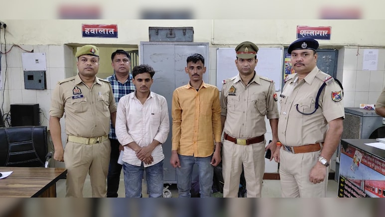 जनरल बोगी में सीट ना मिली तो लड़कों ने किया कॉल, कहा हैलो ट्रेन में बम है, उसके बाद कांड हो गया जनरल बोगी में सीट ना मिली तो लड़कों ने किया कॉल, कहा हैलो ट्रेन में बम है, उसके बाद कांड हो गया