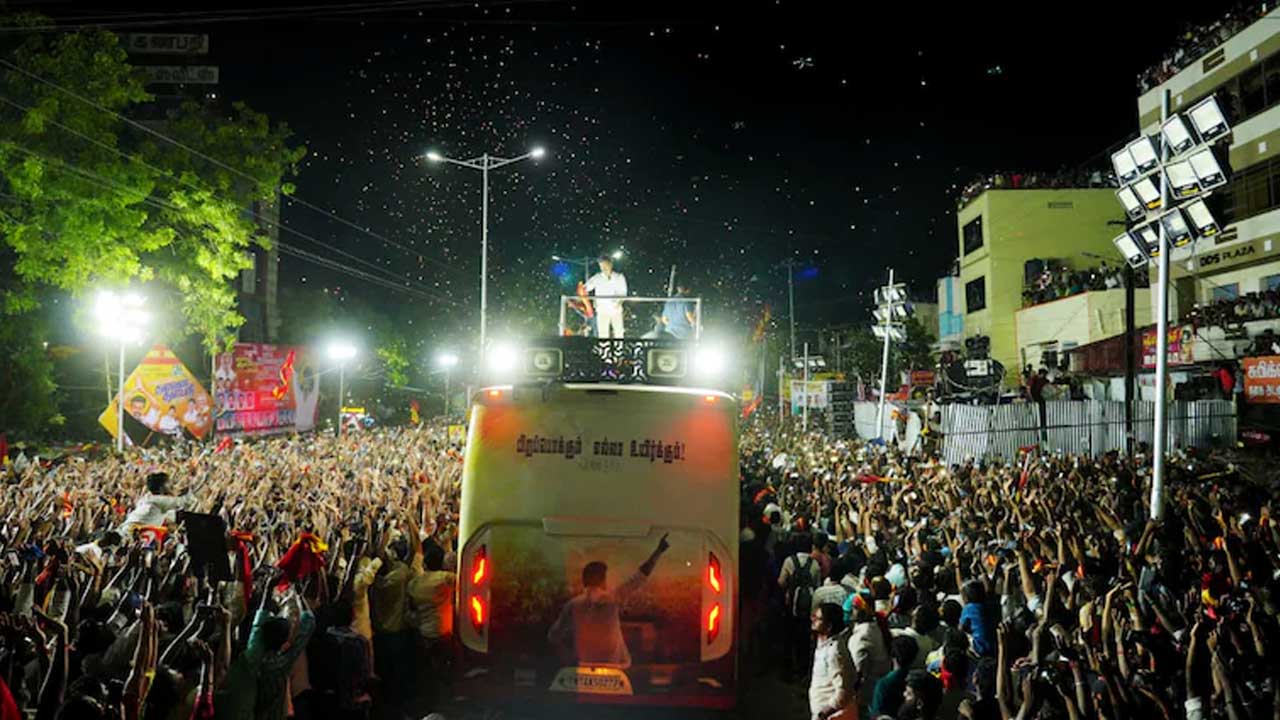 Actor Vijay Breaks Down While Meeting Karur Stampede Victims' Kin