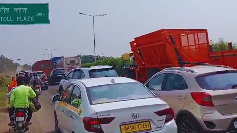 Traffic Jam : वाहतूक कोंडीमुळे दिवाळीच्या आनंदात विरजण, मुंबई-गोवासह पुणे-सोलापूर मार्गावर मोठी वाहतूक कोंडी Traffic Jam : वाहतूक कोंडीमुळे दिवाळीच्या आनंदात विरजण, मुंबई-गोवासह पुणे-सोलापूर मार्गावर मोठी वाहतूक कोंडी