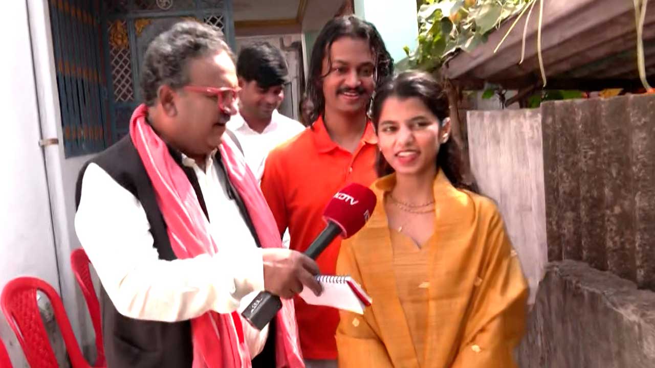 Maithili Thakur On 'Outsider' Tag: How Can I Be One When I Was Born Here?