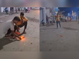 रील के शौक में हादसा: हापुड़ में युवक ने पेट्रोल बम से लगाई आग, धमाके में बुरी तरह झुलसा रील के शौक में हादसा: हापुड़ में युवक ने पेट्रोल बम से लगाई आग, धमाके में बुरी तरह झुलसा