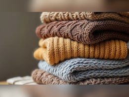 Winter Clothes Washing Tips: सर्दियों के कपड़ों से आती है बदबू? बिना धोए ही ऐसे बनाएं एकदम फ्रेश, जान लें सबसे आसान टिप्स और ट्रिक्स Winter Clothes Washing Tips: सर्दियों के कपड़ों से आती है बदबू? बिना धोए ही ऐसे बनाएं एकदम फ्रेश, जान लें सबसे आसान टिप्स और ट्रिक्स