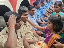 'फायर फाइटर्स' के लिए खास 'भाई दूज', 30 साल से निभाई जा रही है यह अनोखी परंपरा 'फायर फाइटर्स' के लिए खास 'भाई दूज', 30 साल से निभाई जा रही है यह अनोखी परंपरा