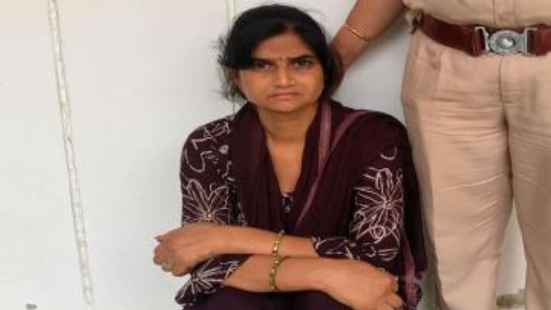 Rajasthan: प्रेम-प्रसंग... शारीरिक संबंध का दबाव, जीजा-साली ने युवक की हत्या कर जलाई लाश Rajasthan: प्रेम-प्रसंग... शारीरिक संबंध का दबाव, जीजा-साली ने युवक की हत्या कर जलाई लाश
