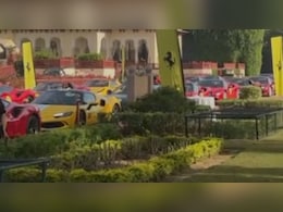 जयपुर की सड़कों पर फरारी का निकला काफिला, विदेश से भी आईं कई कारें जयपुर की सड़कों पर फरारी का निकला काफिला, विदेश से भी आईं कई कारें