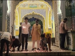दीपावली पर दीयों से क्यों जगमगाती है झुंझुनू की ये दरगाह? 'हैप्पी दिवाली' कहकर आतिशबाजी करते हैं मुस्लिम दीपावली पर दीयों से क्यों जगमगाती है झुंझुनू की ये दरगाह? 'हैप्पी दिवाली' कहकर आतिशबाजी करते हैं मुस्लिम
