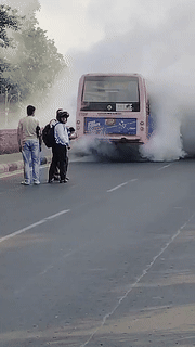 राजस्थान में एक और बस में लगी आग, सवारियों में मची अफरा-तफरी; मौके पर दमकल टीम
