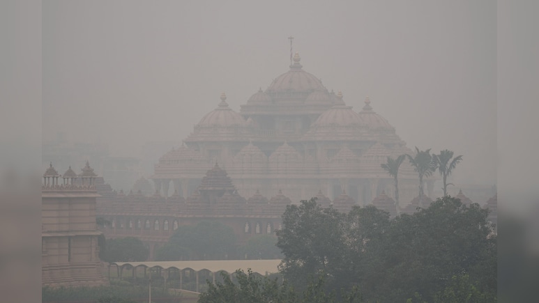 दिल्ली-NCR में क्यों छाई पीली जहरीली धुंध, कितनी खतरनाक? अस्पतालों में लगी मरीजों की लाइन दिल्ली-NCR में क्यों छाई पीली जहरीली धुंध, कितनी खतरनाक? अस्पतालों में लगी मरीजों की लाइन