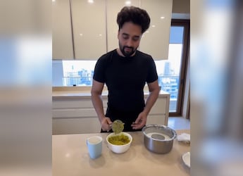 Jackky Bhagnani Decides To Cook After Years, Makes Special Masala Dosa