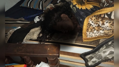 Murder: बिस्तर पर खून से सना मिला महिला का शव, दो दिनों से घर के अंदर देवर के साथ थी 