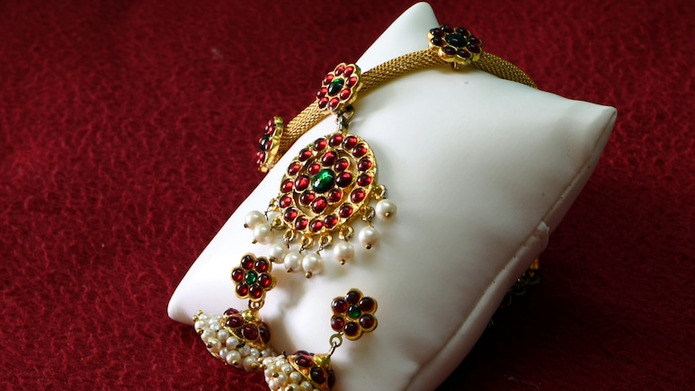 Festive Jewellery under 1000: फेस्टिव ज्‍वेलरी का ये है ऐसा कलेक्‍शन, जिसने भी देखा हो गया दीवाना