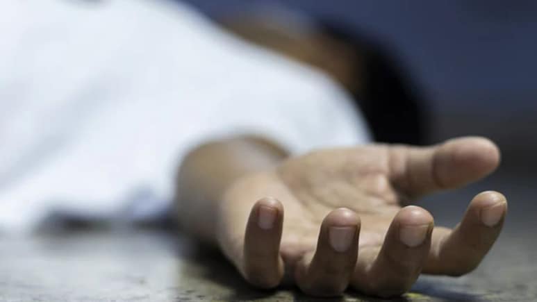 Rajasthan: फर्श पर मां की डेड बॉडी, फंदे से झूल रहे पिता... मंदिर से लौटा बेटा घर का दृश्य देख सदमे में आ गया Rajasthan: फर्श पर मां की डेड बॉडी, फंदे से झूल रहे पिता... मंदिर से लौटा बेटा घर का दृश्य देख सदमे में आ गया