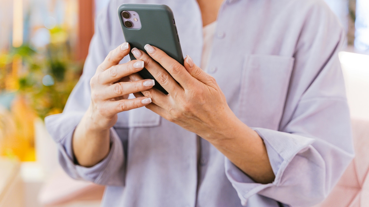 Choose colours that complement the nature of linen fabrics Choose colours that complement the nature of linen fabrics