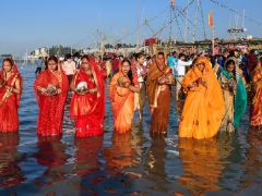 बिहार विधानसभा चुनाव 2025: छठ पर घर जाने की खुशी, पर लौटने की कसक