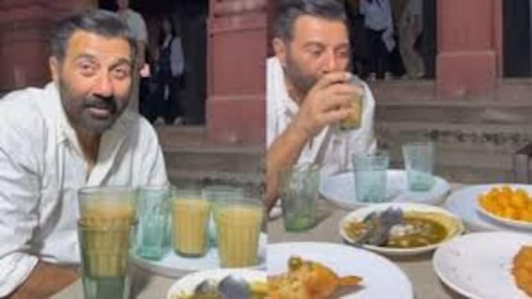 समोसे पनीर का पकौड़े खाते दिखे सनी देओल, लोगों को दिया ज्ञान हेल्दी खाओ हेल्दी रहो 