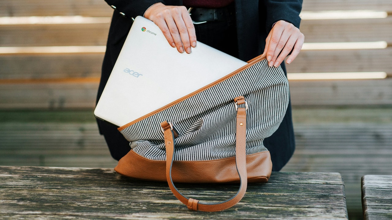 Best Laptop Bags Under ₹2000 That Look Professional and Practical