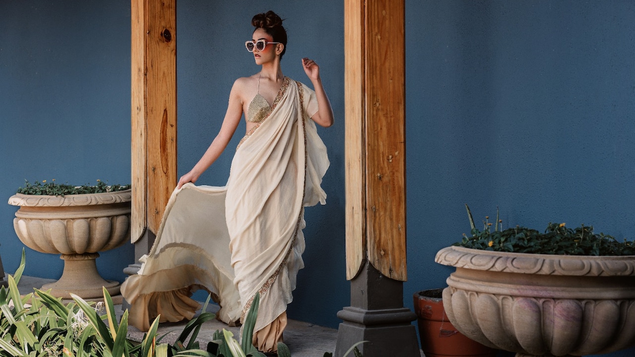 How To Choose Saree Shades That Flatter Fair Complexions In Photos How To Choose Saree Shades That Flatter Fair Complexions In Photos