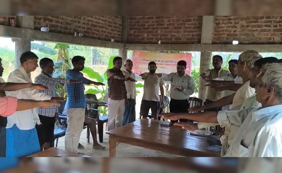 सीतापुर: पराली जलाने पर किसानों पर लगा जुर्माना, बजी डुगडुगी और दिलाई गई कसम