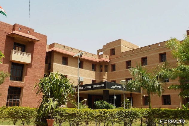 RPSC में ही निकला 'विभीषण', डमी कैंडिडेट बिठाने के खेल में आयोग का ही लिपिक शामिल; एसओजी ने दबोचा