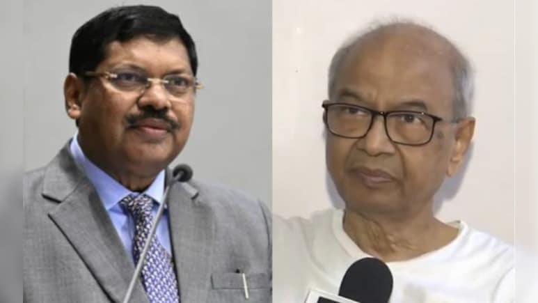 Who Is Rakesh Kishore, The Lawyer Who Threw Shoe At Chief Justice In Supreme Court