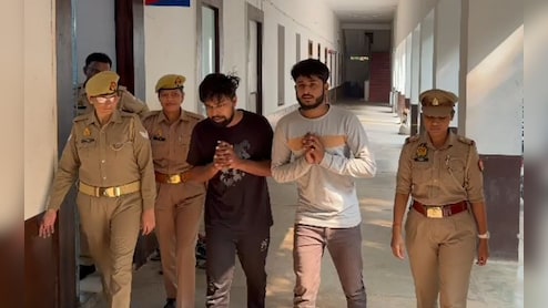 झांसी: लड़कियों से करते थे अश्लील हरकतें, पुलिस ने बदल दी चाल तो बोले, अब सारी लड़कियां होंगी बहनें 