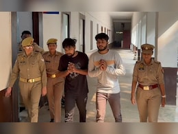 झांसी: लड़कियों से करते थे अश्लील हरकतें, पुलिस ने बदल दी चाल तो बोले, अब सारी लड़कियां होंगी बहनें  झांसी: लड़कियों से करते थे अश्लील हरकतें, पुलिस ने बदल दी चाल तो बोले, अब सारी लड़कियां होंगी बहनें