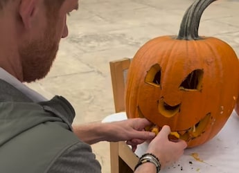 Meghan Markle And Prince Harry Enjoy Pumpkin Picking And Carving For Halloween Meghan Markle And Prince Harry Enjoy Pumpkin Picking And Carving For Halloween