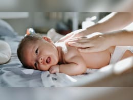 सर्दियों में बच्चे की मालिश किस तेल से करनी चाहिए? पीडियाट्रिशियन ने बताया किस तेल का कभी नहीं करना चाहिए इस्तेमाल सर्दियों में बच्चे की मालिश किस तेल से करनी चाहिए? पीडियाट्रिशियन ने बताया किस तेल का कभी नहीं करना चाहिए इस्तेमाल