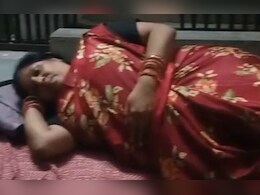 CMHO कार्यालय के बाहर सो गई नर्स; बोली- तीन महीनों से वेतन के लिए परेशान, घर जाने के पैसे भी नहीं CMHO कार्यालय के बाहर सो गई नर्स; बोली- तीन महीनों से वेतन के लिए परेशान, घर जाने के पैसे भी नहीं