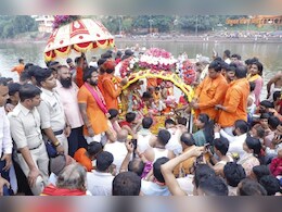नगर भ्रमण पर निकले बाबा महाकाल, चांदी की पालकी में हुए सवार; हर-हर महादेव के नारों से गूंजा शहर नगर भ्रमण पर निकले बाबा महाकाल, चांदी की पालकी में हुए सवार; हर-हर महादेव के नारों से गूंजा शहर