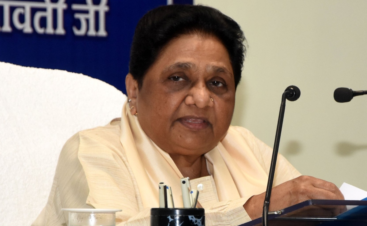 मायावती ने अखिलेश यादव को बताया दलित विरोधी, कांशीराम परिनिर्वाण दिवस से पहले गरमाई यूपी की राजनीति