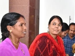 छत्तीसगढ़ की दीदियां बनीं आत्मनिर्भरता की ब्रांड एंबेसडर, CM बोले- 8 लाख महिलाओं को आत्मनिर्भर बनाने का लक्ष्य छत्तीसगढ़ की दीदियां बनीं आत्मनिर्भरता की ब्रांड एंबेसडर, CM बोले- 8 लाख महिलाओं को आत्मनिर्भर बनाने का लक्ष्य