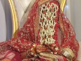 पत्नी की खौफनाक आपबीती: 'पति ने बेडरूम में कैमरा लगा दोस्तों को भेजे प्राइवेट मोमेंट के वीडियो' पत्नी की खौफनाक आपबीती: 'पति ने बेडरूम में कैमरा लगा दोस्तों को भेजे प्राइवेट मोमेंट के वीडियो'