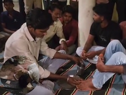 शराबबंदी, फेक तस्वीर और विवाद, कुशवाहा को क्यों धोने पड़े ब्राह्मण युवक के पैर, दमोह कांड की पूरी कहानी शराबबंदी, फेक तस्वीर और विवाद, कुशवाहा को क्यों धोने पड़े ब्राह्मण युवक के पैर, दमोह कांड की पूरी कहानी