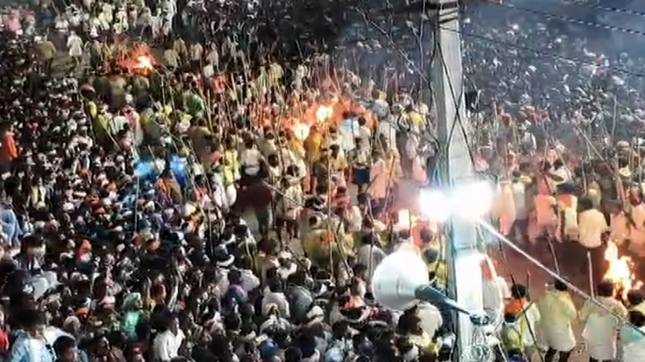 Devotees Hurt In A Traditional Stick Fight In Andhra Pradesh's Kurnool