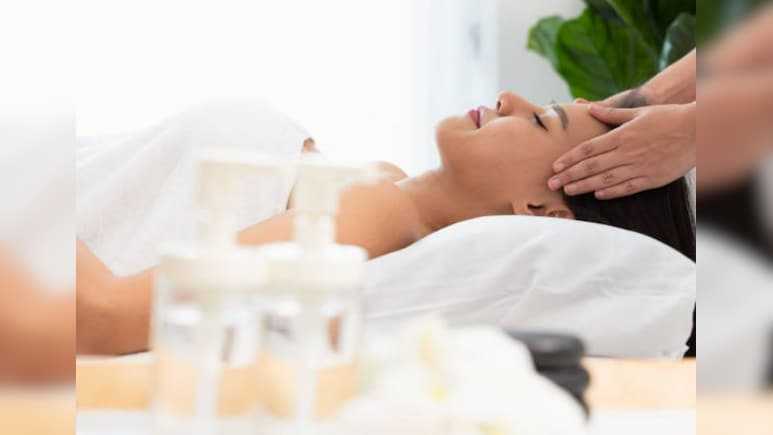 जानें क्यों हर कोई ले रहा है Korean Head Spa सेशन, सिर्फ बाल ही नहीं बल्कि आपका मूड भी बदल देगा