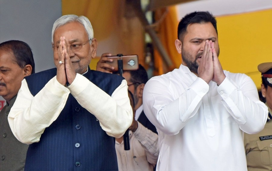 बिहार में सिमटती JDU तो RJD को मिलती बढ़त, बढ़ते-घटते वोट शेयर और सीटों के आंकड़ों का इशारा किस तरफ