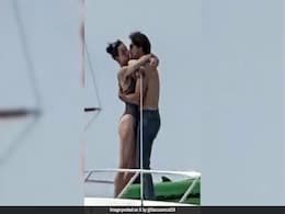 Trudeau Faces Trolling After Kiss With Katy Perry Goes Viral Trudeau Faces Trolling After Kiss With Katy Perry Goes Viral