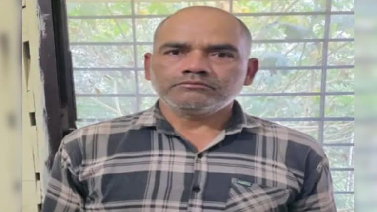 Gwalior Kidnapping Case: रिटायर फौजी ने 8 साल के मासूम को किया अगवा! फिर हाथ-पैर बांधकर शराब पीने बैठ गया Gwalior Kidnapping Case: रिटायर फौजी ने 8 साल के मासूम को किया अगवा! फिर हाथ-पैर बांधकर शराब पीने बैठ गया