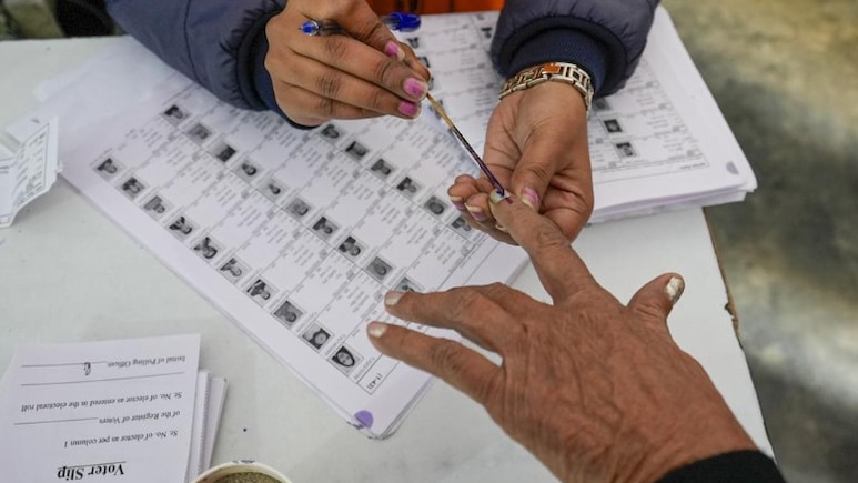 Paid Leave In Bihar On Voting Days, Poll Body Warns Of Fines For Violation Paid Leave In Bihar On Voting Days, Poll Body Warns Of Fines For Violation