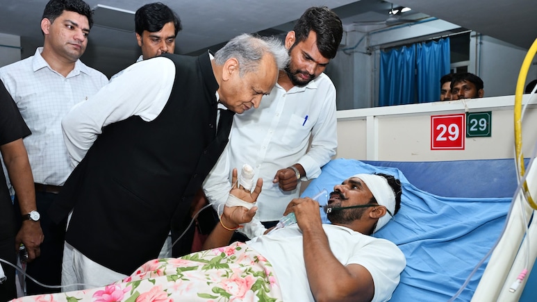 NSUI कार्यकर्ताओं की पिटाई पर गुस्सा हुए गहलोत, कहा- पुलिस की मौजूदगी में हुआ था हमला 